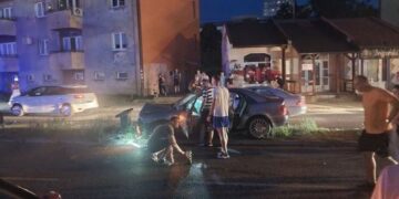 Saobraćajna nesreća kod stadiona Tušanj: Izgubio kontrolu nad Audijem i udario u stub ulične rasvjete