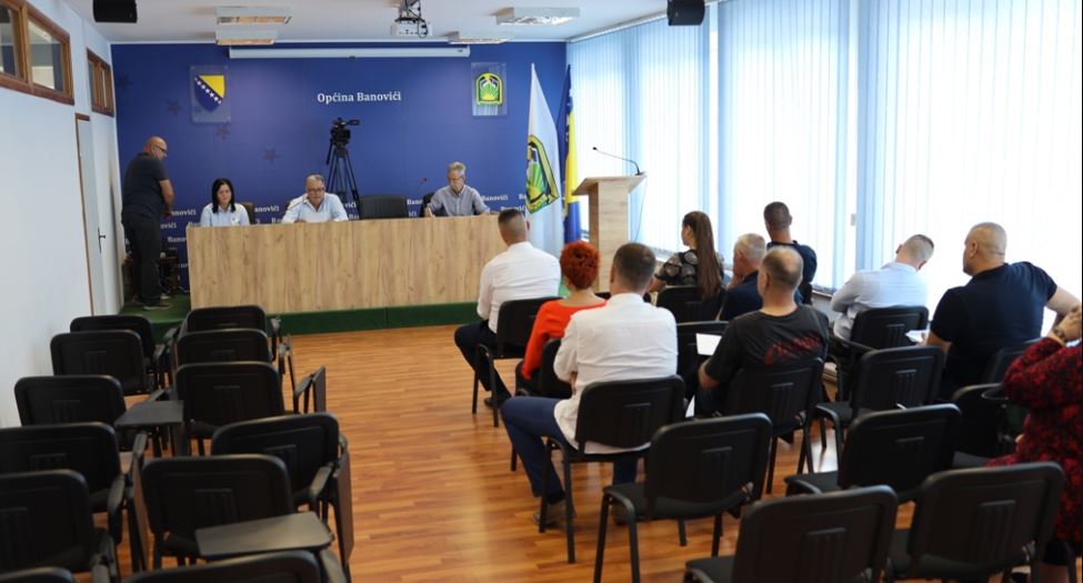 Trideseta redovna sjednica Općinskog vijeća Banovići odgođena zbog nedostatka kvoruma: Sjednicu bojkotovala nova većina Trideseta redovna sjednica Općinskog vijeća Banovići odgođena zbog nedostatka kvoruma: Sjednicu bojkotovala nova većina
