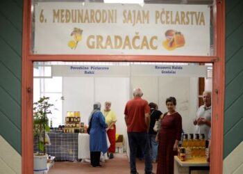 U okviru Sajma šljive: Održan 6. međunarodni sajam pčelarstva