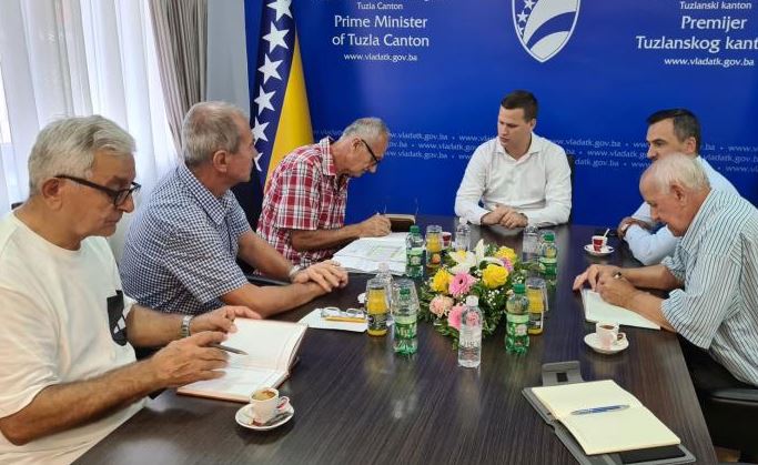 Savez udruženja penzionera TK: Zahtijevamo da Vlada FBiH riješi neophodne stvari i omogući isplatu pomoći uz penzije Savez udruženja penzionera TK: Zahtijevamo da Vlada FBiH riješi neophodne stvari i omogući isplatu pomoći uz penzije