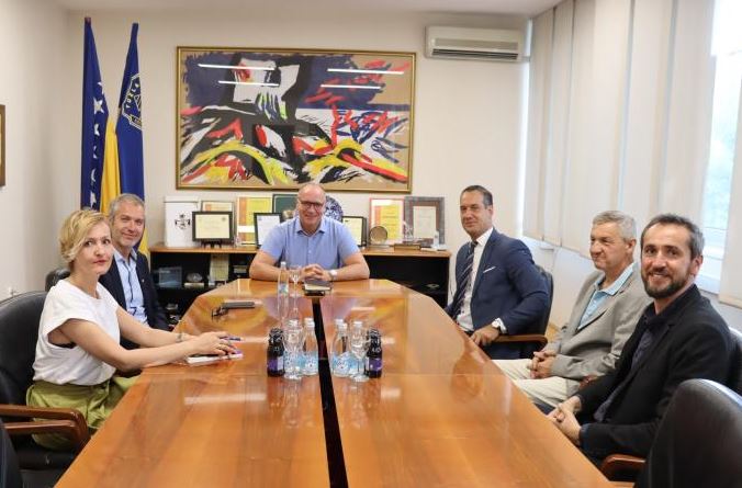 Gradonačelnik Tuzle održao sastanak sa predstavnicima “Preporoda” i “Napretka” Gradonačelnik Tuzle održao sastanak sa predstavnicima “Preporoda” i “Napretka”