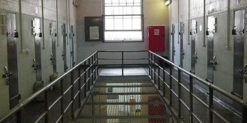 Iz tuzlanskog zatvora pobjegao zatvorenik, policijske snage tragaju za njim