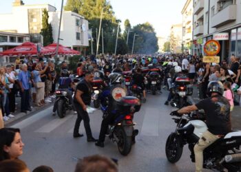 Blizu hiljadu bajkera na motorijadi u Banovićima: Ljubitelje dvotočkaša zabavljali legendarni Osvajači