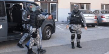 Četiri muškarca iz Živinica oteli dvije osobe te ih fizički zlostavljali i vršili iznudu novca
