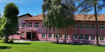 Prijetnja učenika OŠ “Solina” digla policiju na noge: “Dođite ispred škole, pa ću vam pokazati kako se “puca”