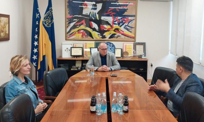 Gradonačelnik Lugavić razgovarao sa predsjednikom Skupštine Udruženja Ilinden iz Tuzle Gradonačelnik Lugavić razgovarao sa predsjednikom Skupštine Udruženja Ilinden iz Tuzle