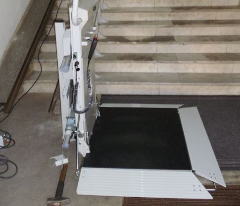 Grad Tuzla: Započeti radovi na ugradnji električnih liftova ili platformi Grad Tuzla: Započeti radovi na ugradnji električnih liftova ili platformi