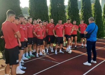 FK Sloboda: Predsjednik Mujkanović fudbalerima uručio premije