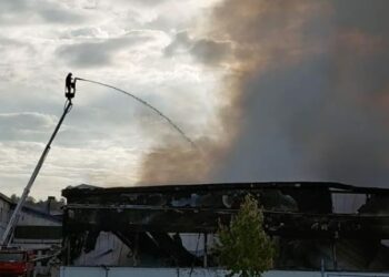 Požar u Gradačcu lokaliziran i pod kontrolom