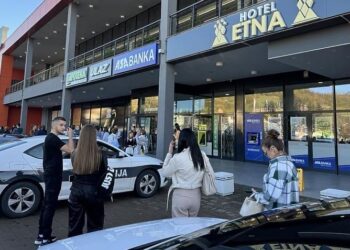 Dojava o postavljenoj bombi: Posjetioci evakuirani iz shopping centra u Gračanici