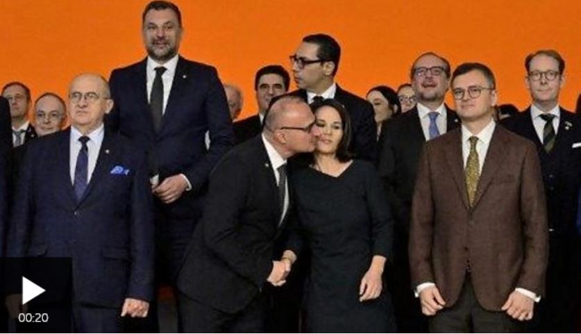 Španska političarka o “pokušaju poljupca” Grlić Radmana: Nasilno i seksistički Španska političarka o “pokušaju poljupca” Grlić Radmana: Nasilno i seksistički