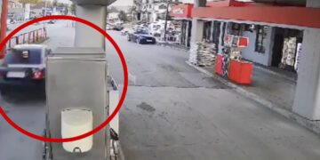 (VIDEO) Trka Audija i Mercedesa i preticanje kroz benzinsku pumpu u Gradačcu