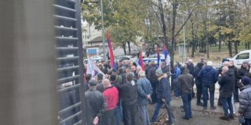 Lideri trojke u Banjoj Luci ispraćeni zvižducima, policija spriječila incidente