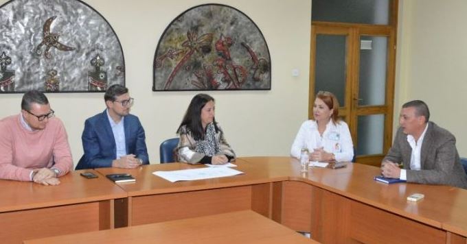 Predstavnici Deling Investa posjetili UKC Tuzla Predstavnici Deling Investa posjetili UKC Tuzla