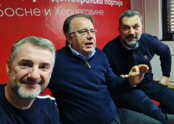 ‘Trojka’ u Banjoj Luci na ‘državotvornoj’ kafi: “Pod prozorom nam pjevaju pjesme o Srbiji”