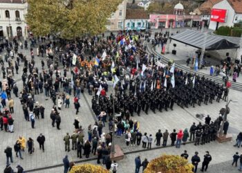 Svečani defile povodom Dana državnosti. Centralna manifestacija na Trgu slobode
