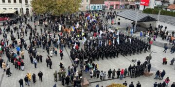 Svečani defile povodom Dana državnosti. Centralna manifestacija na Trgu slobode
