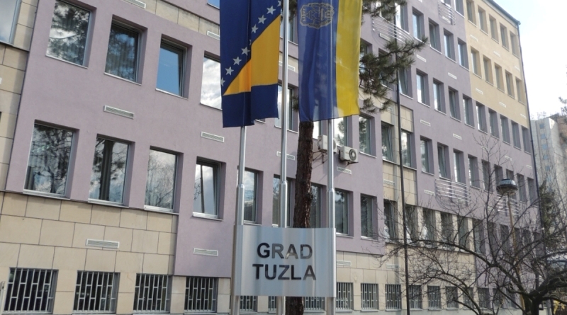 Grad Tuzla se zadužuje za novih 11,1 miliona maraka: “Predizborni radovi” će se otplaćivati narednih 11 godina Grad Tuzla se zadužuje za novih 11,1 miliona maraka: “Predizborni radovi” će se otplaćivati narednih 11 godina